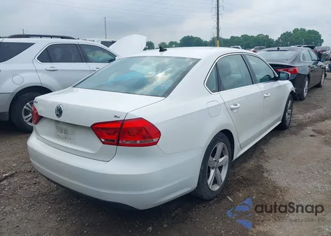 2014 Volkswagen Passat Se z USA, uszkodzony, nr VIN 1VWBP7A37EC007200